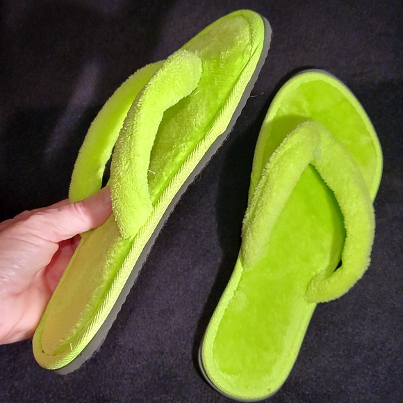NEW Adorable Lime Green Cushy Comfy 'n Cozy Soft Slipper Slip On Flip Flops 5 - Picture 8 of 10
